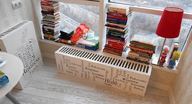 Словестный дизайн экранов на батареи с пропилами в крышке